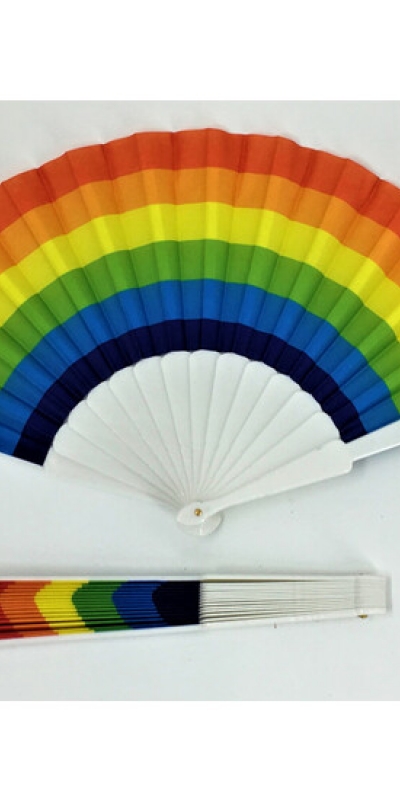 ABANICO PLÁSTICO BANDERA LGBT+ Ventaglio di plastica con colori dell'orgoglio lgbt.