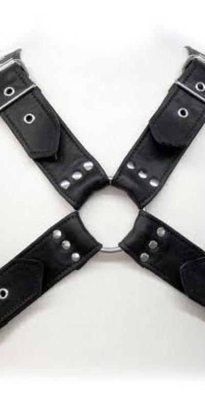 BUCKLES HARNESS Imbracatura in pelle regolabile per pratiche bdsm.