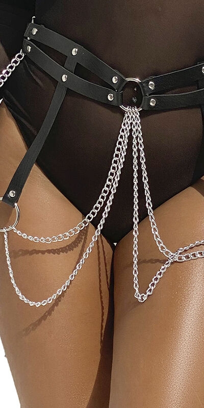 CINTURON DE CADENAS ANILLAS CU Intimo erotico in pelle con dettagli sensuali.